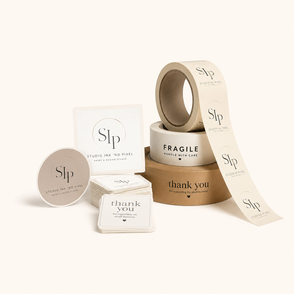Bedrukte stickers, labels en verpakkingstape op maat voor bedrijven en webshops van Studio Ink 'nd Pixel.